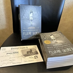 Coffret Miss Peregrine's Peculiar Children - Livre de poche par Riggs, Ransom - BON - Photo 1/9