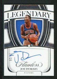 2023-24 JOE DUMARS 17/25 AUTO PANINI IMPECCABILI SCRIPT LEGGENDARI AUTOGRAFI leggi - Foto 1 di 3