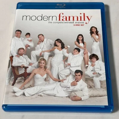 Modern Family - Blu-Ray - The Complete Second Season - Image 1 of 4