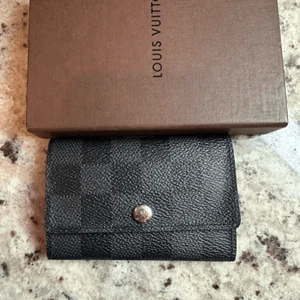 Louis Vuitton damier ebene graphite key holder - barely used with box - Picture 1 of 11