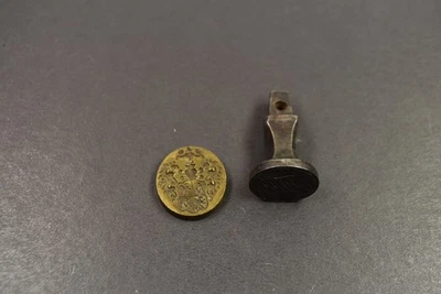 antikes Familienwappen Messing und antike Petschaft Eisen monogrammiert 19.Jhd. - Bild 1 von 4