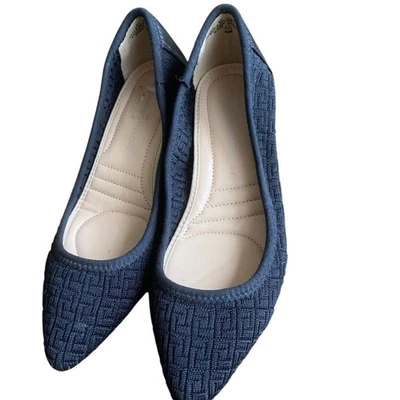 Tacones de gatito Adrienne Vittadini azul marino talla 6 Foto 1 de 4