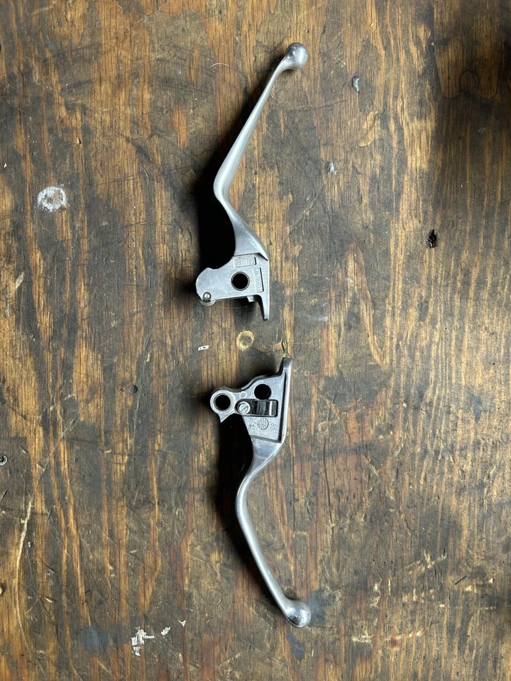 Par de palancas de embrague y freno de aluminio Harley Davidson OEM 5311792 10-4594 Foto 1 de 1