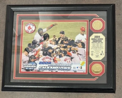 Boston Red Sox '04 Serie Mundial Campeones Highland Mint #936/5.000 con monedas de oro de 24 k Foto 1 de 3