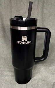 Stanley Quencher H2.0 Becher schwarz mit Griff & Strohhalm 30 Unzen Twist On 3-Wege Deckel - Bild 1 von 7