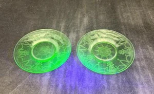 Par de platos de pan y mantequilla verde camafeo Anchor Hocking depresión uranio - Imagen 1 de 6