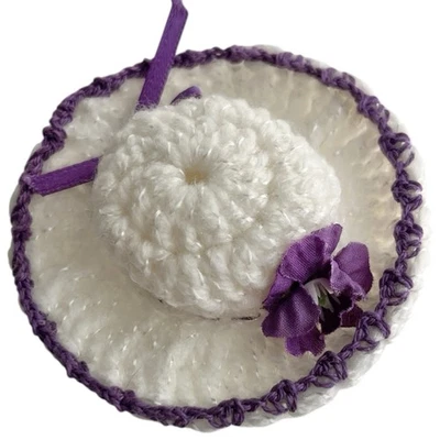 Vintage Fashion Doll Hat Knit White Purple Flower Wide Brim Hat Fits Barbie Foto 1 de 4