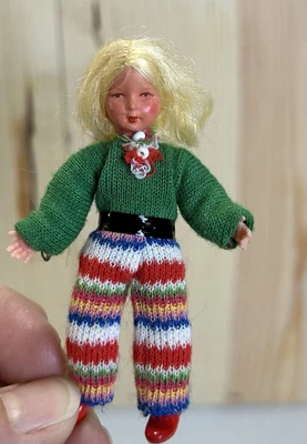 "Muñeca niña rubia grande Caco miniatura vintage 3"" brazos y piernas flexibles" Foto 1 de 4