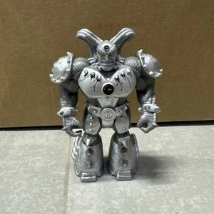 Spin Master Monster Jam Max D Maximus Actionfigur Roboter 5' Zoll Silver Plat - Bild 1 von 3