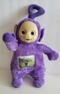 1998 Hasbro Playskool Teletubbies Tinky Winky Tummy Glow lila Plüschpuppe - Bild 1 von 7
