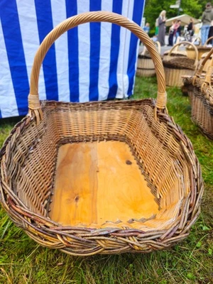 Wicker Gathering Basket with Wooden Base – Extra Large Handwoven Willow Basket - Image 1 of 4