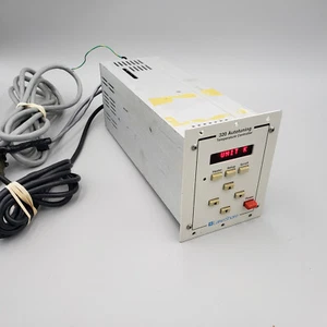 Lakeshore 320 Autotuning Temperature Controller - Picture 1 of 11
