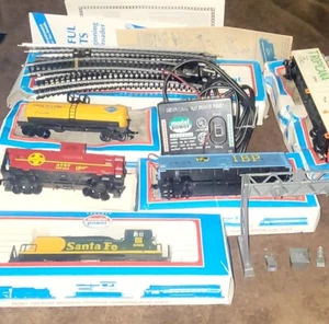 MODEL POWER HO SCALE SANTA FE LOCO GOODYEAR TROPICANA AHM CABOOSE IOWA BEEF CARS - Picture 1 of 14