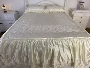 Vintage Cream Quilted Satin Floral Lace Double / Queen Frill Bedspread Set - Picture 1 of 23