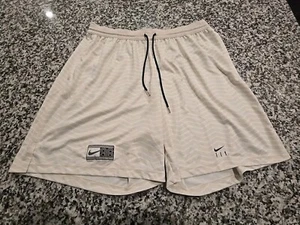 Size Medium Women's Nike Basketball Shorts Beige MSRP $62.00 - Picture 1 of 4