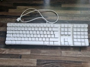 Apple Keyboard Model A1048 UK QWERTY Original Keyboard With Numeric Keypad - Afbeelding 1 van 7