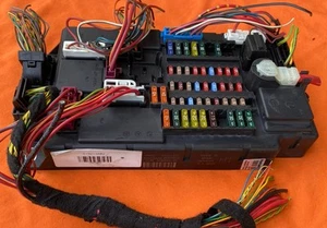 2007-2014 MINI COOPER R56 H1 PL3 SPEG FRONT SAM FUSE BOX POWER 61353450824 01 - Picture 1 of 6