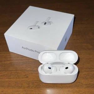 AirPods Pro 2ème génération avec boîtier de charge sans fil Magsafe (USB-C) - Photo 1 sur 4