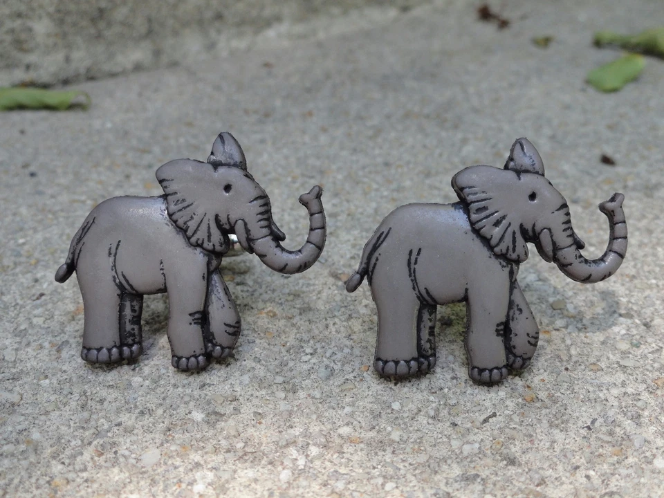 Gemelos de elefante--Naturaleza animal africano safari zoológico vida silvestre en peligro de extinción  Foto 1 de 1