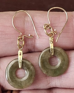 VINTAGE 14K YELLOW GOLD GREEN JADE CIRCLE DONUT EARRINGS WEIGHT: 1.7 G - Picture 1 of 4