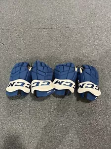 Gioco usato Colorado Avalanche 2022 Playoffs Guanti Girard con Holo e COA - Foto 1 di 8