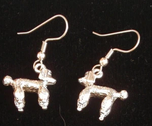 Pendientes de caniche francés de plata mate oxidada para perro - Imagen 1 de 12