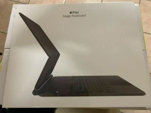 Apple MXQU2LL/A Magic Keyboard for 12.9 inch iPad Pro (4th generation) - New - Picture 1 of 2