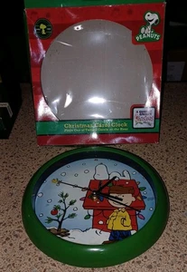 Peanuts Christmas Carol Clock, Plays 12 Songs/Carols,Charlie Brown, Snoopy WORKS - Picture 1 of 4