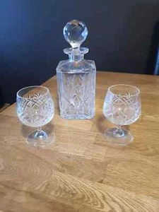VINTAGE EDINBURGH CUT CRYSTAL WHISKY DECANTER AND 2 GLASSES - Picture 1 of 16