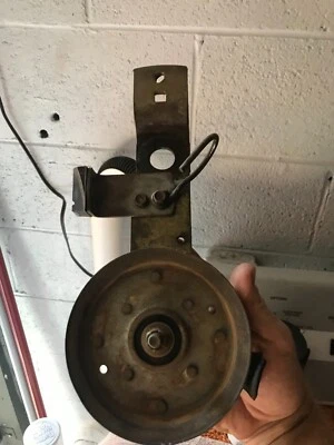 D2  troy-bilt 42" bronco riding mower  13wx78ks011 IDLER PULLEY, BRACKET & BRAKE - Image 1 of 4