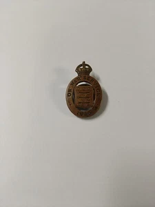 Insignia de latón de la Primera Guerra Mundial en servicio de guerra de 1915 del Cuerpo de Artillería insignia de agujero de botón - Imagen 1 de 3
