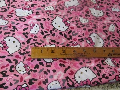 Tela de costura de edredón de 2 yardas 10"x 44" Hello Kitty 2012 Cheetah Toss Sanrio Co. Foto 1 de 4