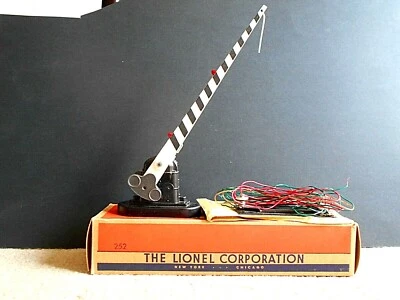 Lionel 027 scale Automatic No.252 Crossing Gate - Image 1 of 4