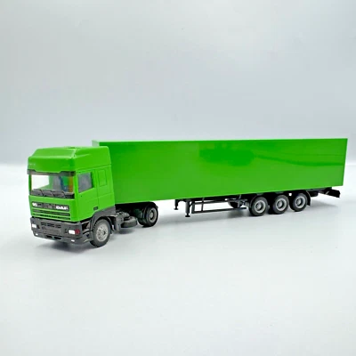 Camión DAF verde con semirremolque verde, escala 1/87 (HO) (en blanco) Foto 1 de 4
