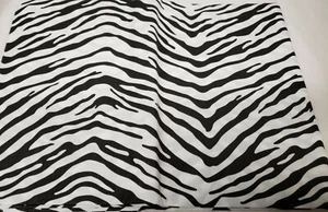 Mantel Vinilo Peva 52" x 90" Oblongo (6-8 personas) NEGRO ONDAS SOBRE BLANCO por BH - Imagen 1 de 12