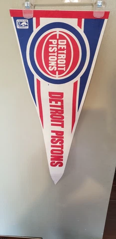 DETROIT PISTONS NBA RETRO FELT VINTAGE PENNANT 5/16/22 Cover