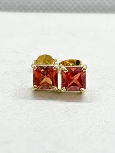 Solid 18k Y Gold 2.5ct Lab Grown Padparadscha Sapphire Stud Earrings 2.59g - Picture 1 of 11