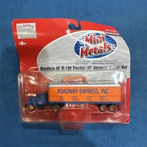 Classic Metal Works 31102 HO Mini Metals Roadway IH R-190 Tractor/Trailer Set - Picture 1 of 4