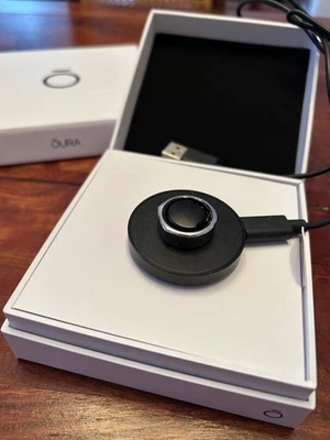 Oura Ring Generation 3 Aktivitätstracker - Silber - Größe 7 - Bild 1 von 4