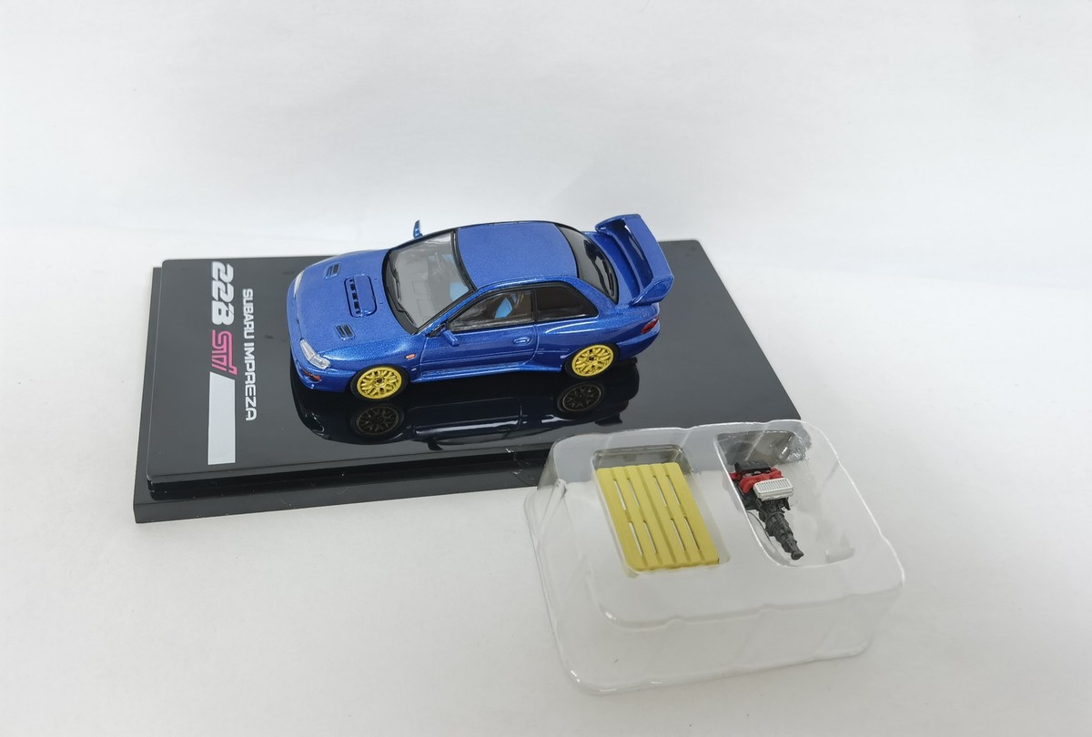ミニカー オートアート スバル レガシィ B4 1999 ゴールド