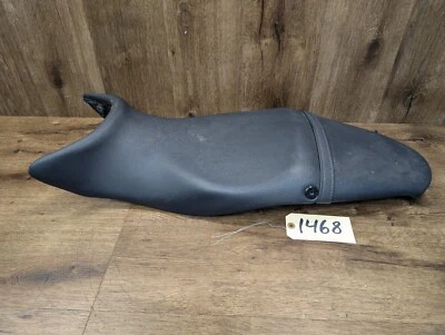 Assento duplo Triumph Street triplo fabricante de equipamento original 2007-2018 motocicleta - T2304079 - Imagem 1 de 4