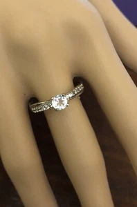 Nachlassfund, .925 klarer Stein Solitär mit Akzentsteinen Ring - Bild 1 von 12