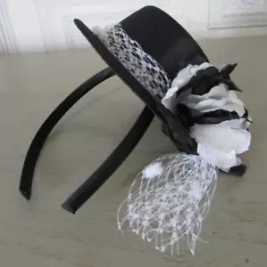 Mini chapeau noir et blanc fleurs, voilette, décoration, poupée, déguisement - Imagen 1 de 8