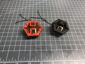 Homelite 360 Kettensäge Kraftstoff- und Ölkappen mit Halterungen - Bild 1 von 4