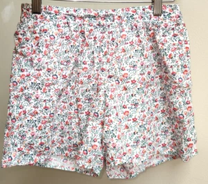 GapKids Floral Print Shorts - Size XL (12-13) - White with Red and Green Flowers - Picture 1 of 9
