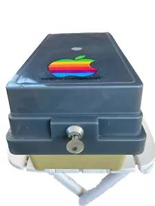 VTG Apple Computer 5.25" Floppy Disk Locking Case Holder w/ Apple Sticker DX-85 - Picture 1 of 11