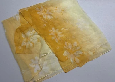 Cachecol feminino Balmain de seda gola retangular floral tamanho 66X35 - Imagem 1 de 4