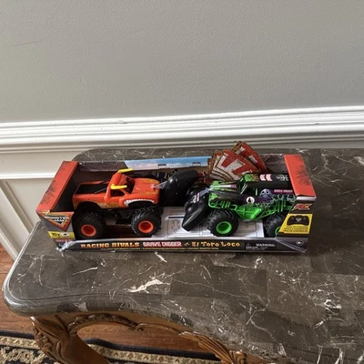 Excavadora de tumbas Monster Jam original logotipo de El Toro Foto 1 de 3