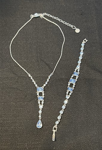 Givenchy Set Collana Pietra Blu Ghiaccio Tono Argento (Adj 14 17”) e Bracciale (7”)