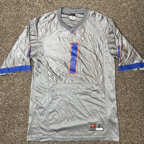 NIKE TEAM #1 BOISE STATE BRONCOS FOOTBALL GRAY Silver JERSEY SIZE Small Cover